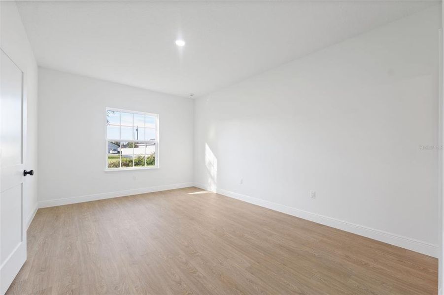 Spacious, unfurnished interior of a new home in , Ocala (Image 17).