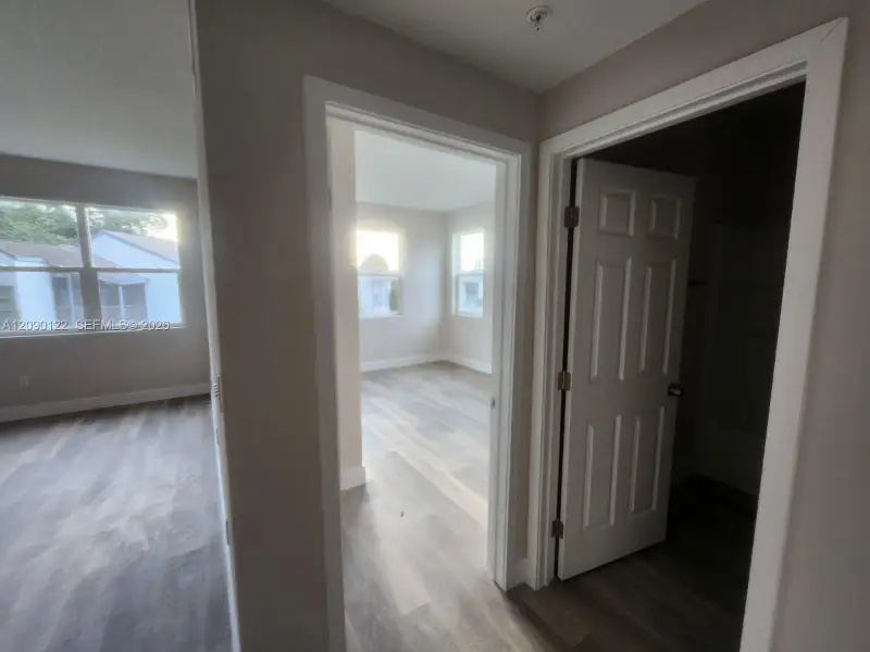 Spacious, unfurnished interior of a new home in , Orlando (Image 7).