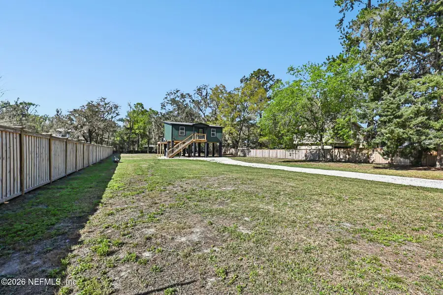 Exterior details and patio area of a home in , Middleburg (Image 23).