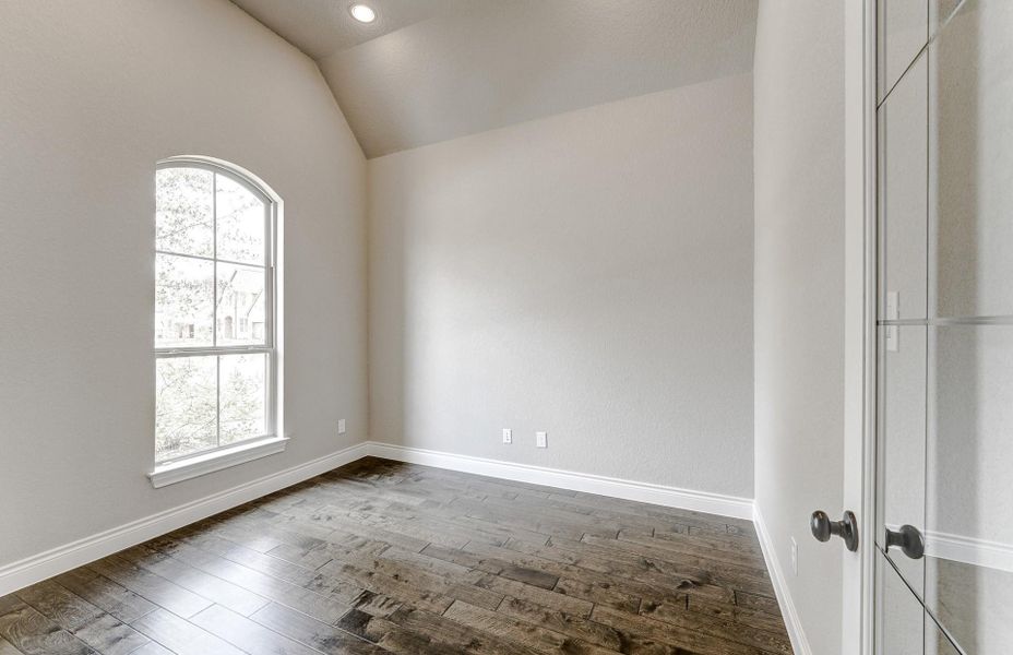 Spacious, unfurnished interior of a new home in Bridgeland 60′, Cypress (Image 48).