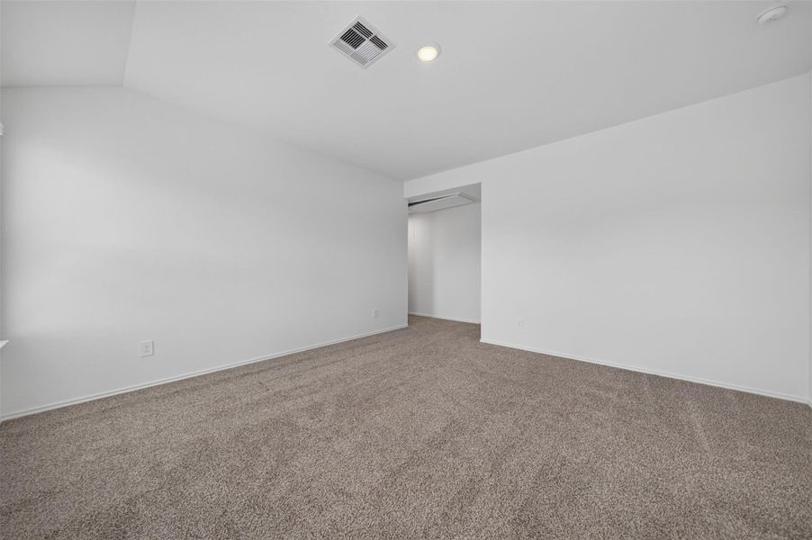 Spacious, unfurnished interior of a new home in , Houston (Image 22).