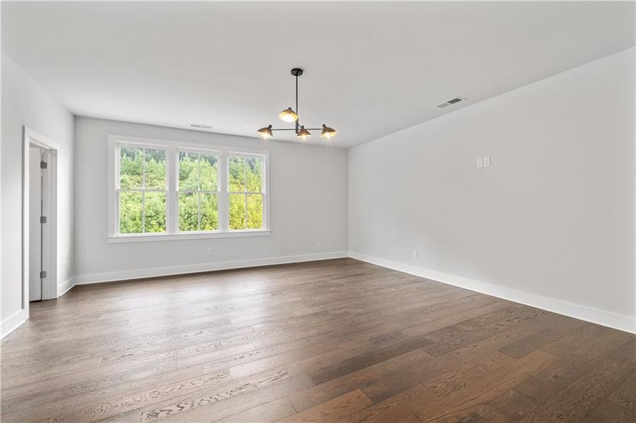 Spacious, unfurnished interior of a new home in Crossroads, Alpharetta (Image 42).