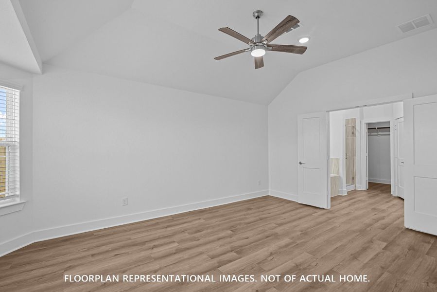 Spacious, unfurnished interior of a new home in Ambrose, La Marque (Image 9).