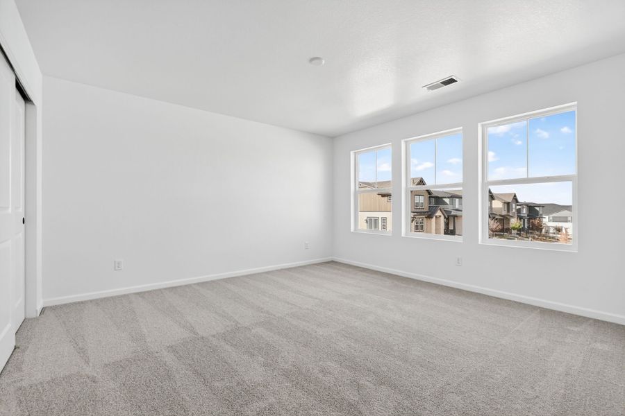 Spacious, unfurnished interior of a new home in Sterling Ranch Ascent Village, Littleton (Image 24).