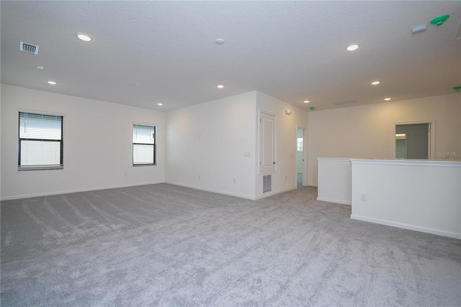 Spacious, unfurnished interior of a new home in , Orlando (Image 89).