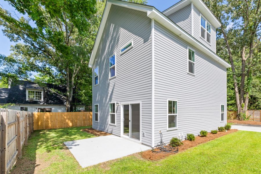 Exterior details and patio area of a home in , Charleston (Image 4).
