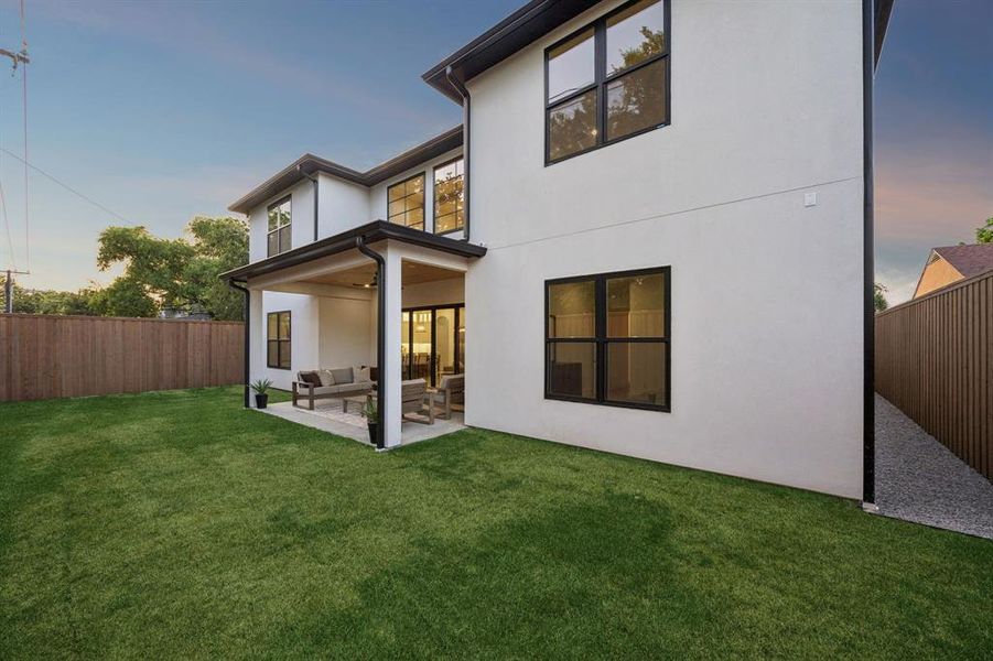 Exterior details and patio area of a home in , Dallas (Image 3).