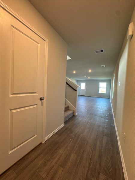 Spacious, unfurnished interior of a new home in Santa Fe, Cleveland (Image 11). Spacious, unfurnished interior of a new home in Santa Fe, Cleveland (Image 11).