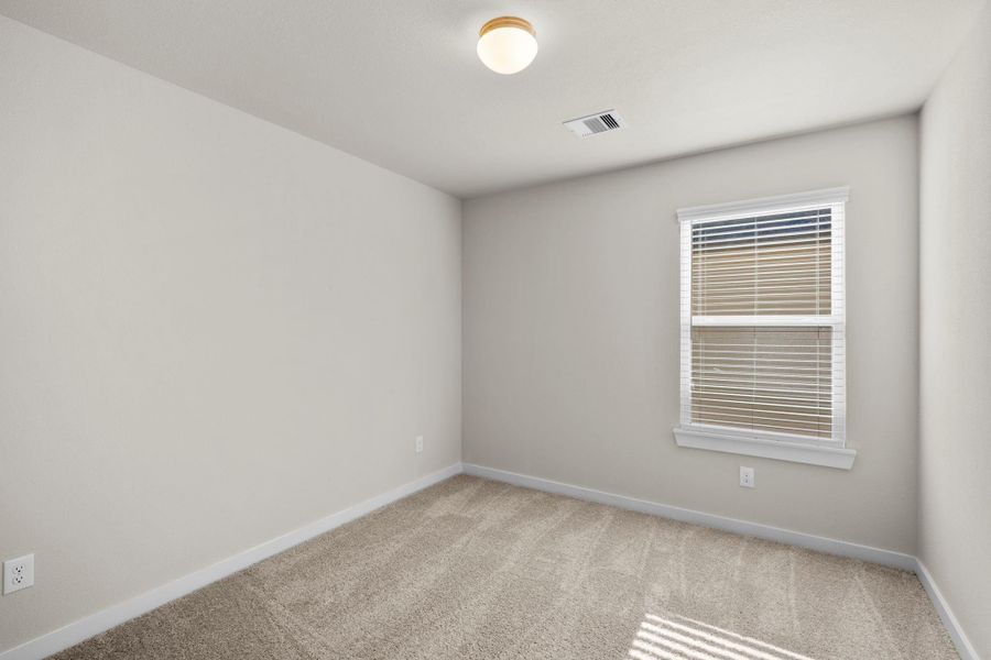 Spacious, unfurnished interior of a new home in Barton Creek Ranch, Conroe (Image 26).