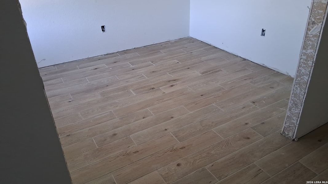 Spacious, unfurnished interior of a new home in , Blanco (Image 3).