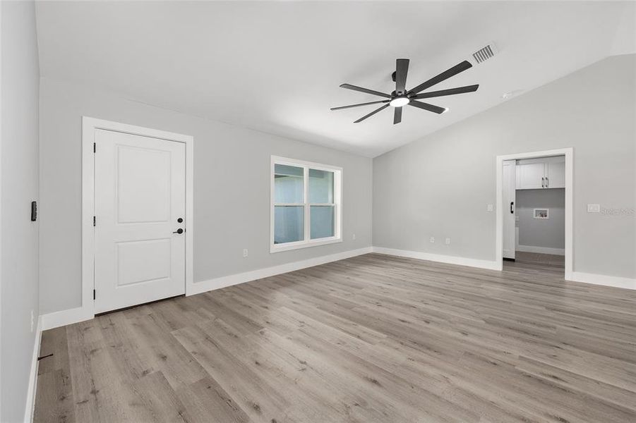 Spacious, unfurnished interior of a new home in , Ocklawaha (Image 33).