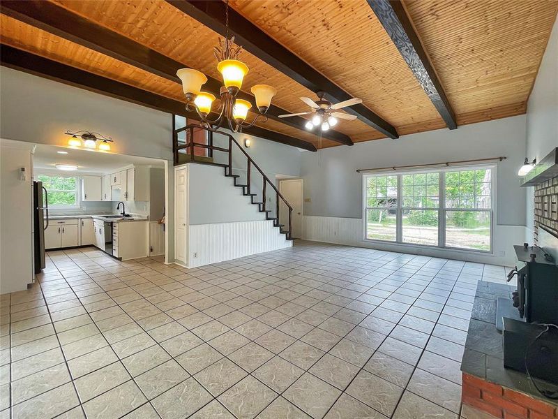 Feature wood ceiling, beams and natural light