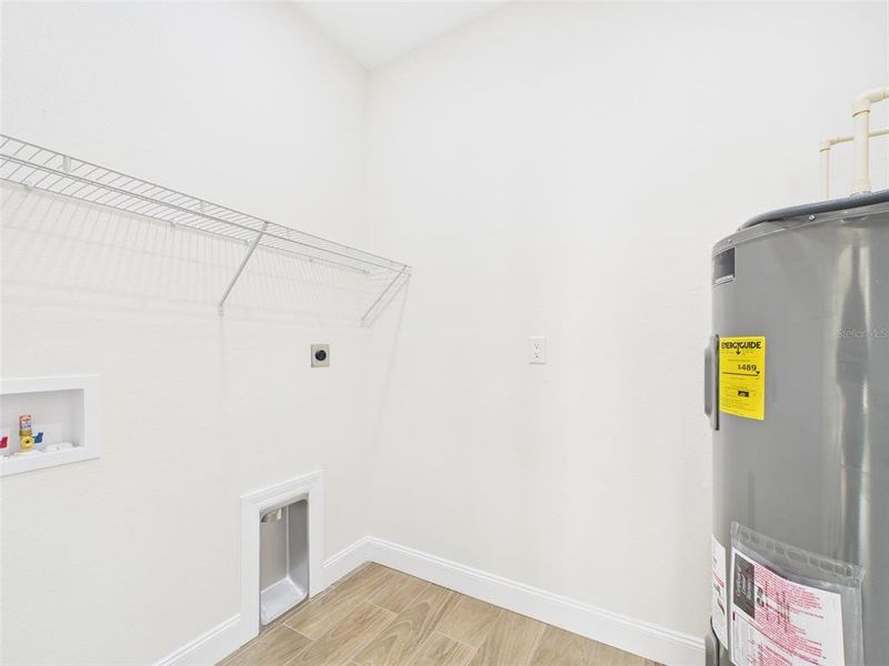 Spacious, unfurnished interior of a new home in , Fort Meade (Image 27).