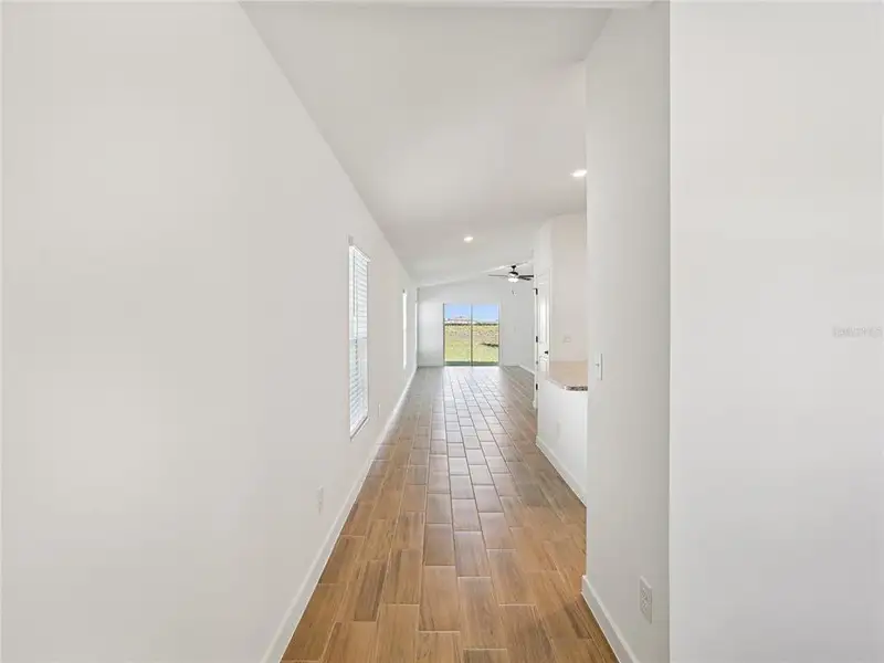 Spacious, unfurnished interior of a new home in Trilby Crossing, Brooksville (Image 8).