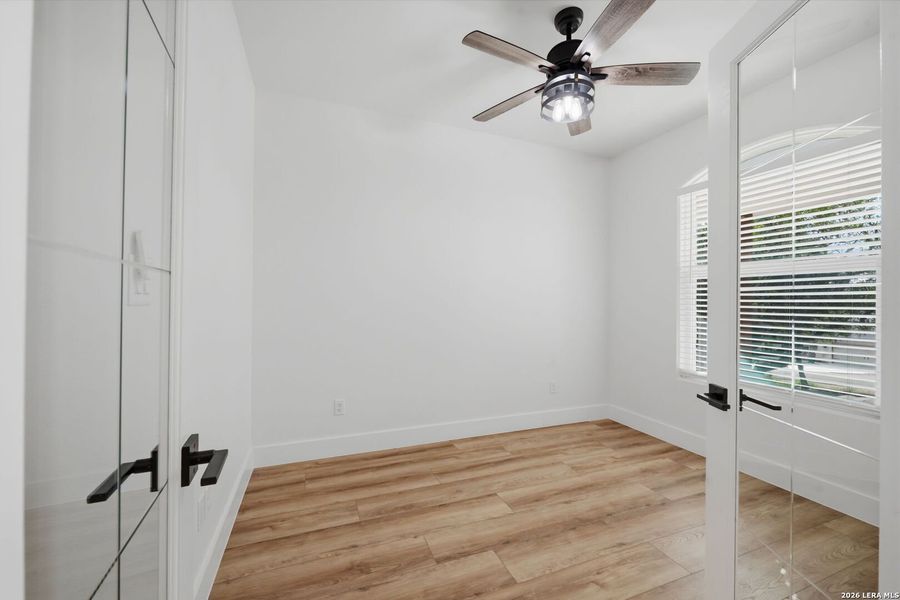 Spacious, unfurnished interior of a new home in , Canyon Lake (Image 25).
