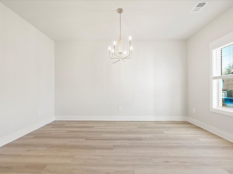 Spacious, unfurnished interior of a new home in Crossing at Abner Creek, Greer (Image 12).