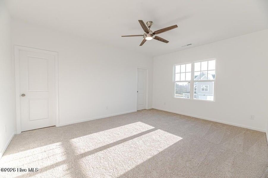 Spacious, unfurnished interior of a new home in Fords Reach, Bolivia (Image 10).