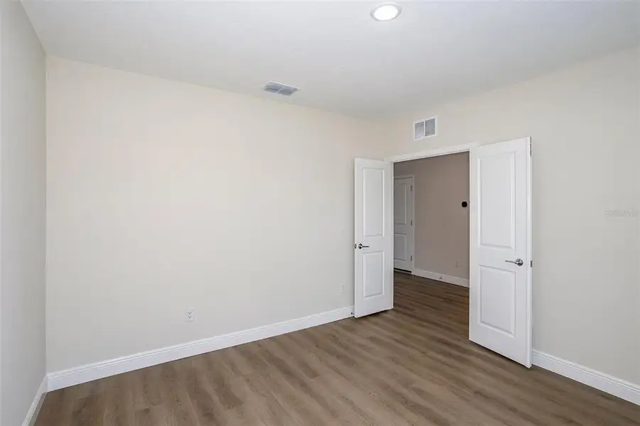 Spacious, unfurnished interior of a new home in Pasadena Landing, Wesley Chapel (Image 24).