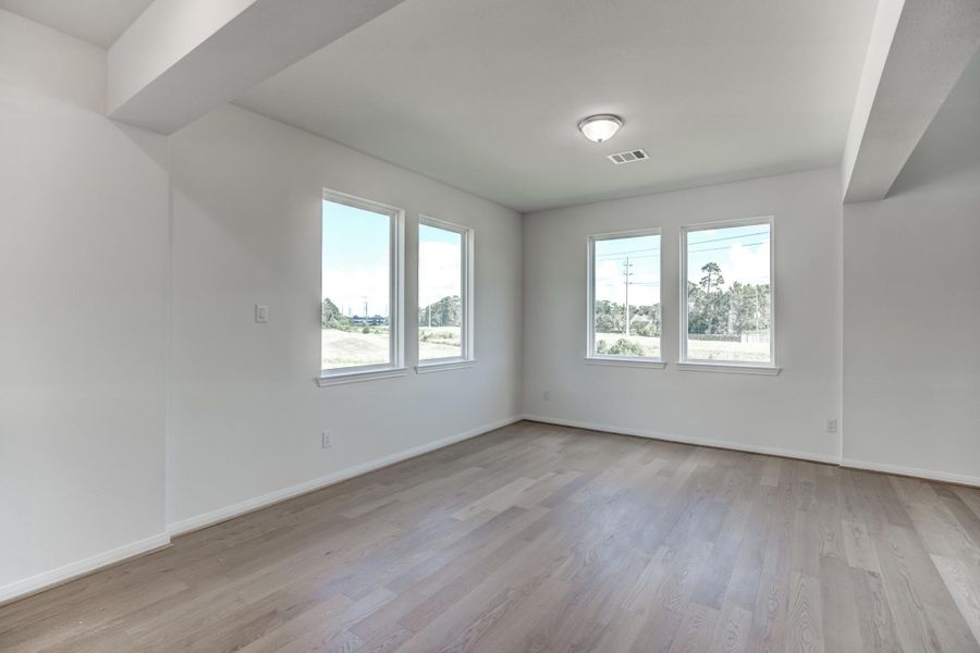 Spacious, unfurnished interior of a new home in Townsen Landing, Humble (Image 18).