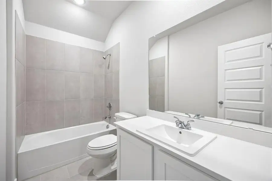 Furnished interior view inside a new home in Dove Hollow, Waxahachie (Image 9).