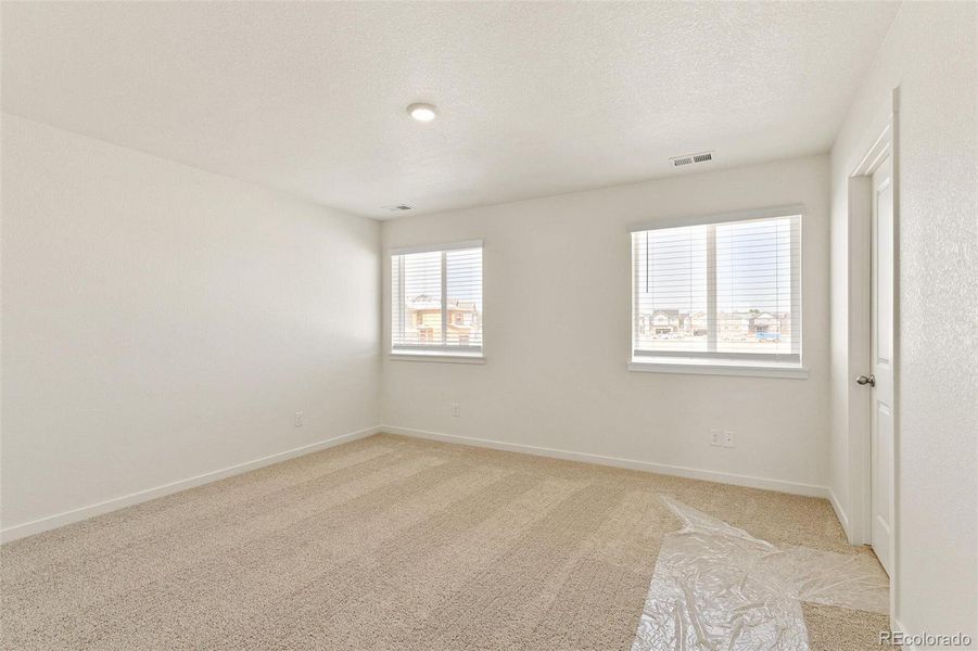 Spacious, unfurnished interior of a new home in The Ridge at Lorson Ranch, Colorado Springs (Image 19).