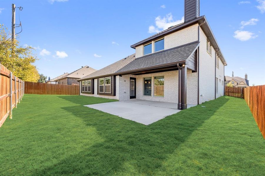 Exterior details and patio area of a home in Villages of Walnut Grove, Midlothian (Image 3).