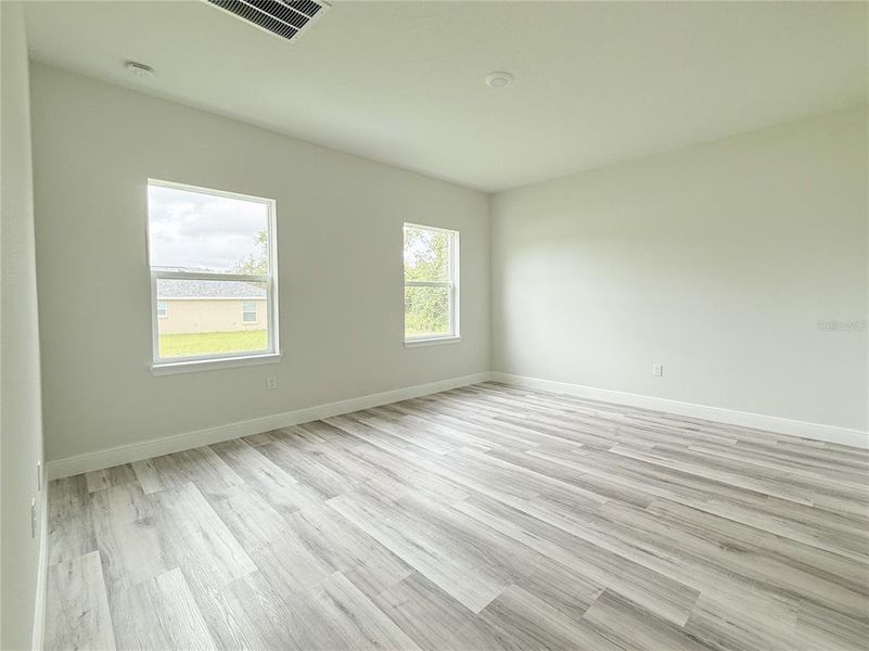 Spacious, unfurnished interior of a new home in , Ocala (Image 23).