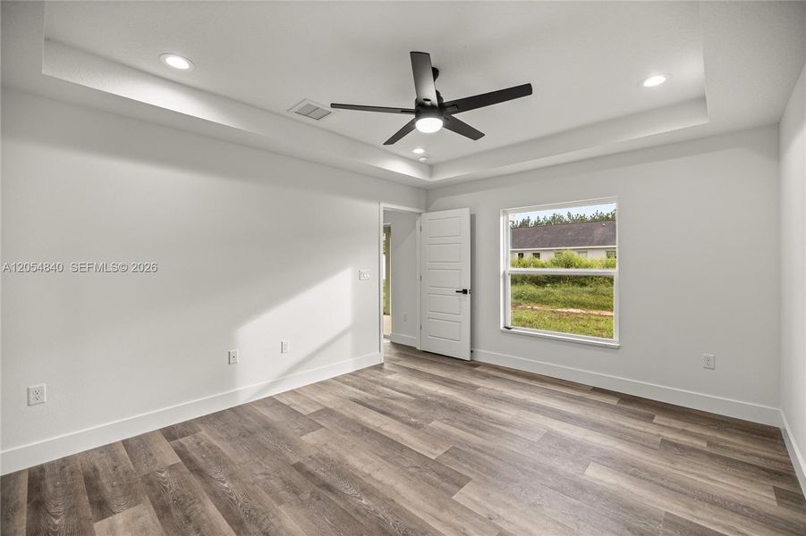 Spacious, unfurnished interior of a new home in , Ocala (Image 23).