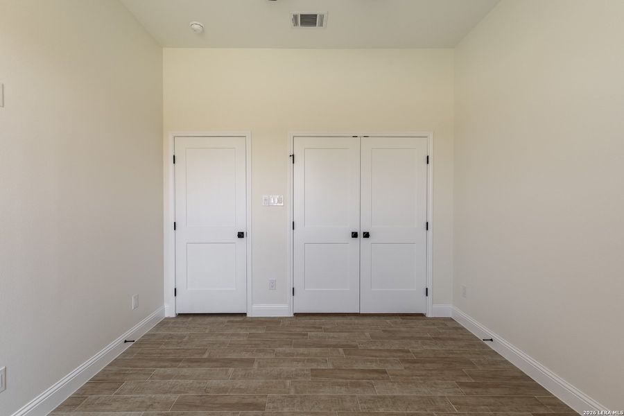 Spacious, unfurnished interior of a new home in , Eagle Pass (Image 19).