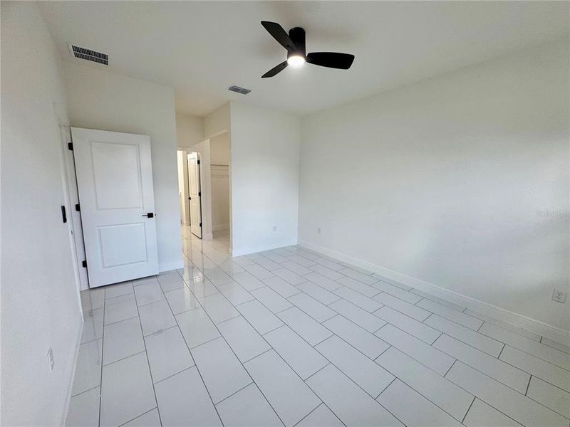 Spacious, unfurnished interior of a new home in , Ocala (Image 23).