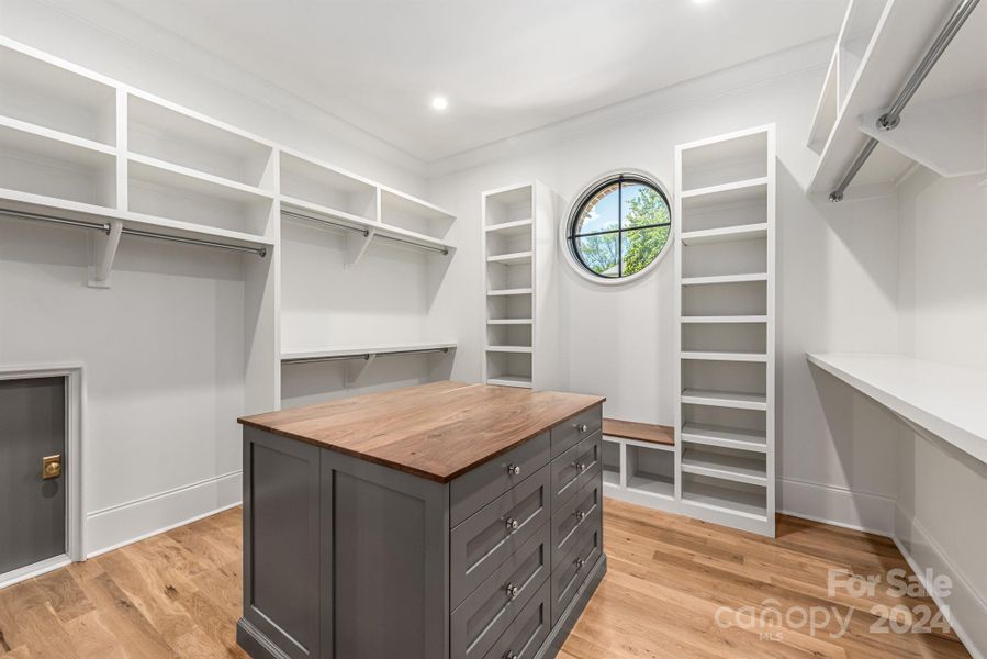 Primary closet with washer and dryer hookups