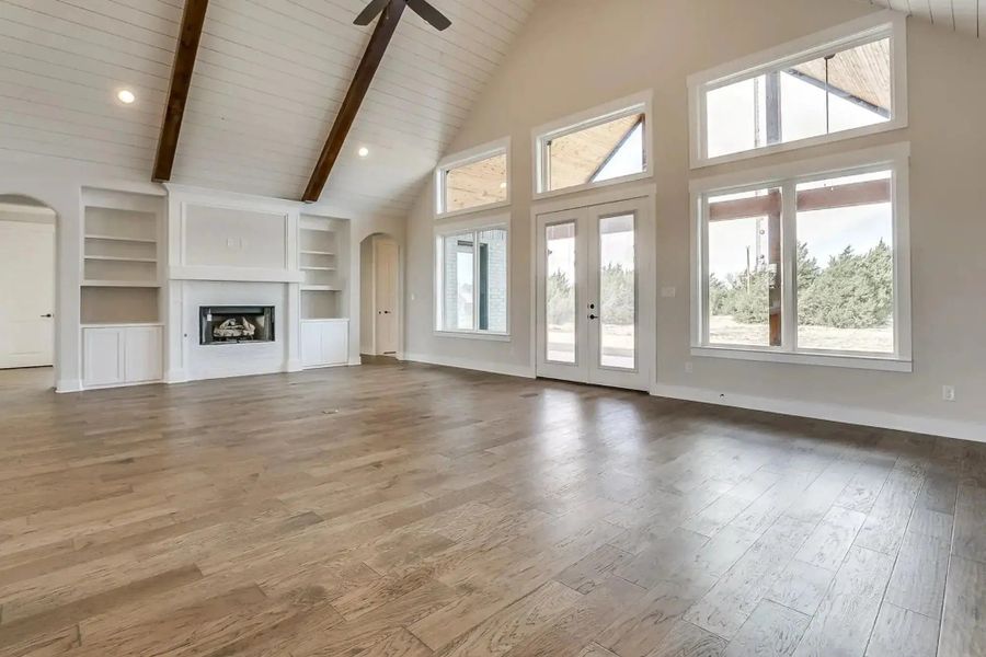 Representative unfurnished interior of a home built from the The Carter by Elmwood Custom Homes in Ranch at Stone Hill, Waxahachie (Image 30).