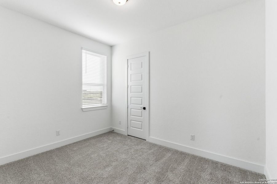 Spacious, unfurnished interior of a new home in Sienna Lakes, San Antonio (Image 32).