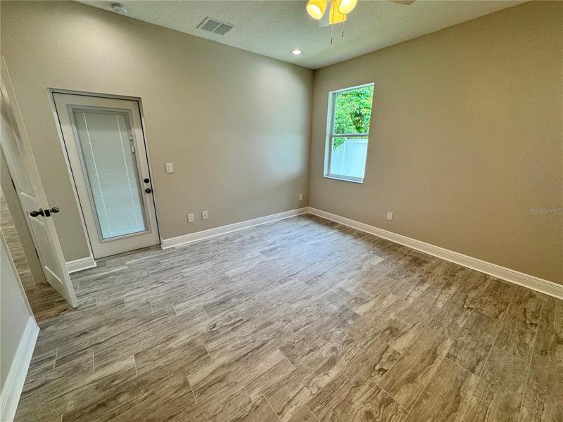 Spacious, unfurnished interior of a new home in , Dade City (Image 56).