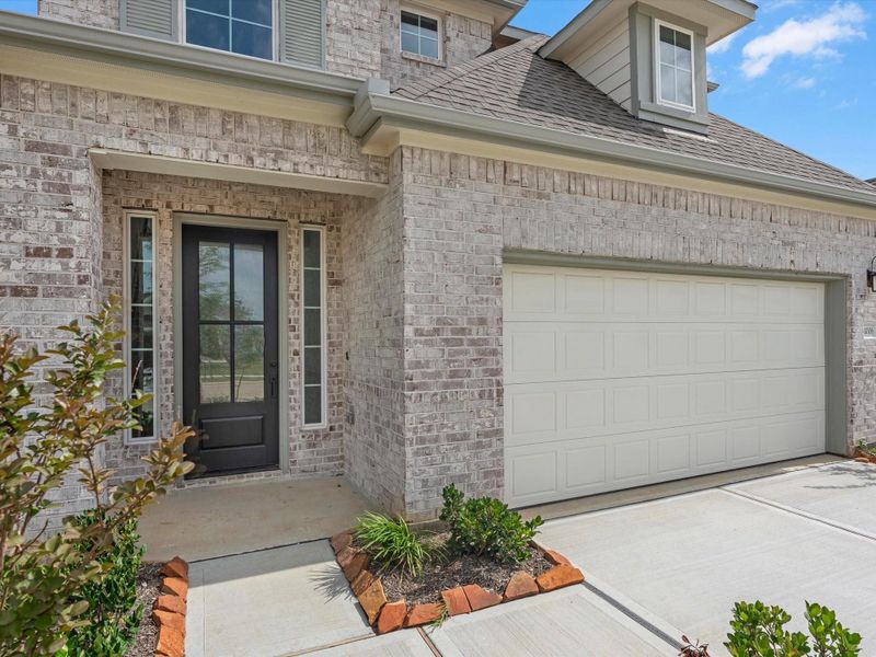 Exterior details and patio area of a home in Wildrye, Waller (Image 4).