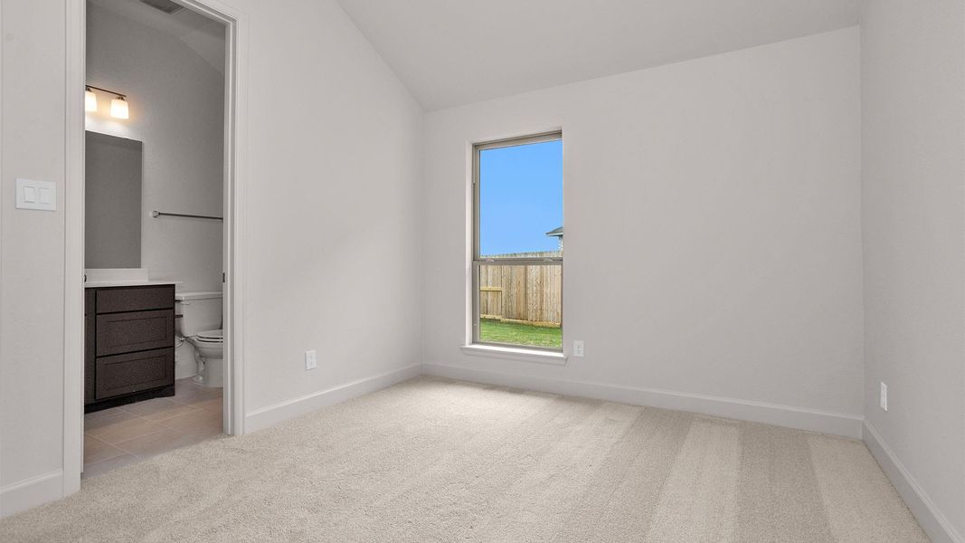 Spacious, unfurnished interior of a new home in Valencia, Manvel (Image 16).