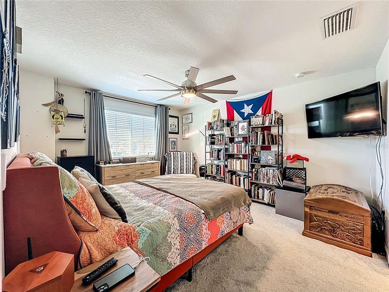 Furnished interior view inside a new home in , Orlando (Image 9).
