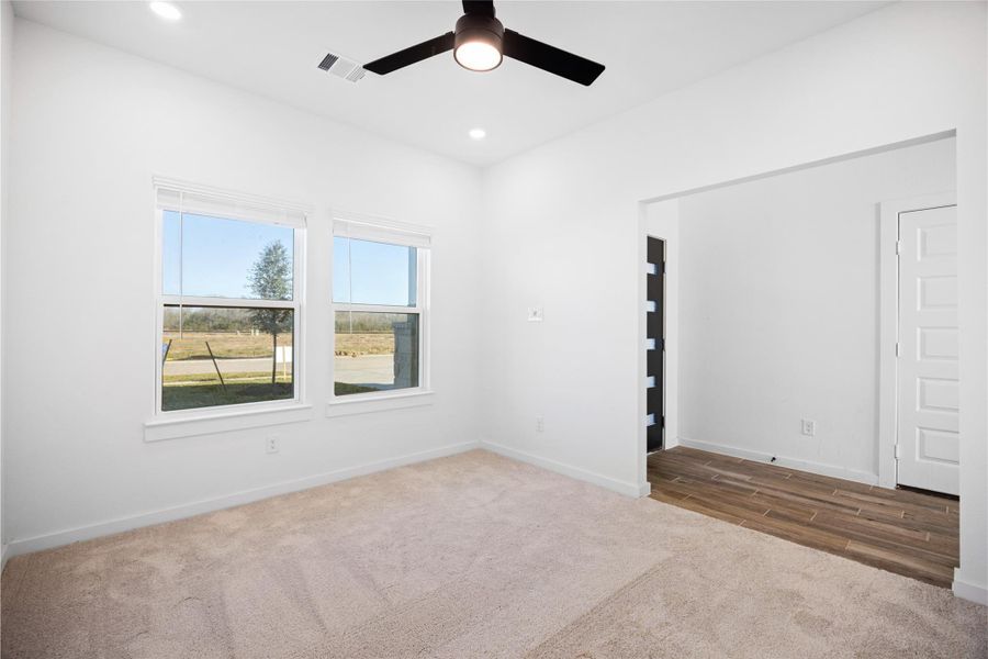 Spacious, unfurnished interior of a new home in , Manvel (Image 28).