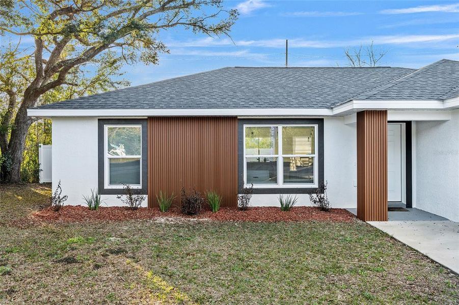 Exterior details and patio area of a home in , Ocala (Image 19).