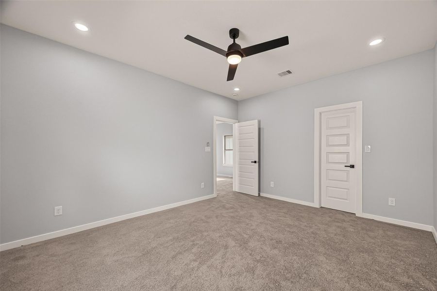 Spacious, unfurnished interior of a new home in , Houston (Image 20). Spacious, unfurnished interior of a new home in , Houston (Image 20).