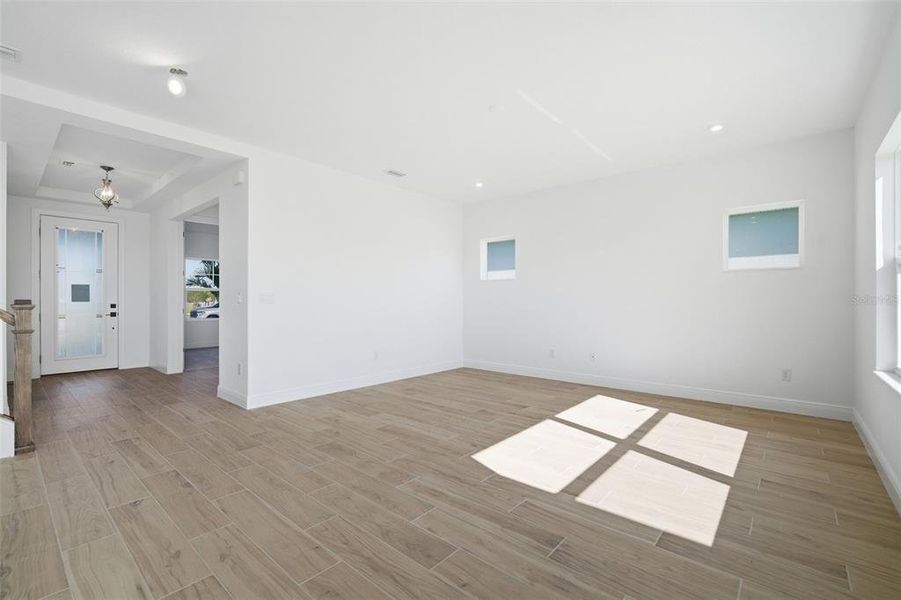 Spacious, unfurnished interior of a new home in Fieldstone, Plant City (Image 45).