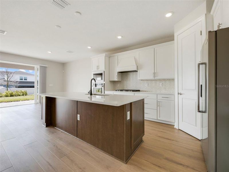 Furnished interior view inside a new home in Willow Ridge, Montverde (Image 7).