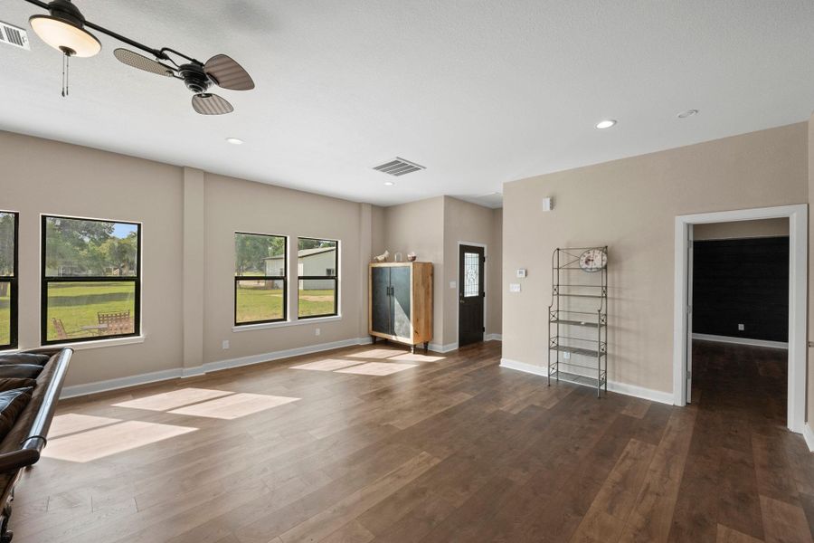 Spacious, unfurnished interior of a new home in , Leander (Image 13).