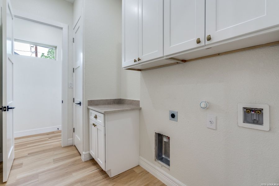 Spacious, unfurnished interior of a new home in , San Antonio (Image 24).