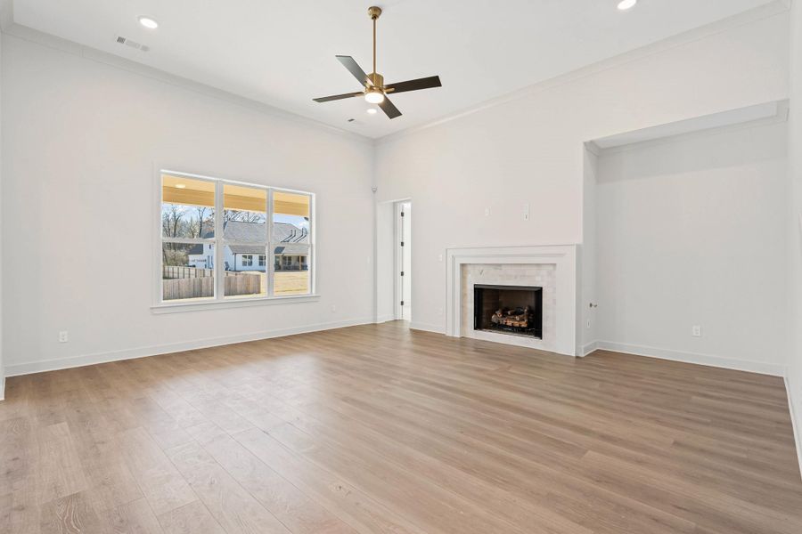 Spacious, unfurnished interior of a new home in White Oak, Arlington (Image 21).