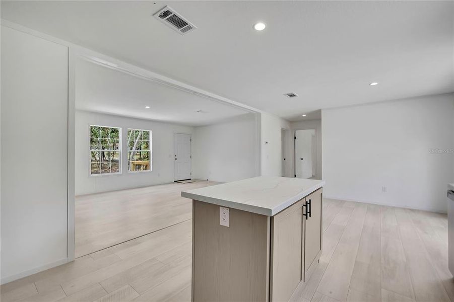 Spacious, unfurnished interior of a new home in , Homosassa (Image 18).