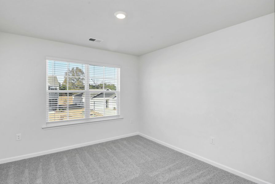 Spacious, unfurnished interior of a new home in Mulberry Landing, Orangeburg (Image 11).