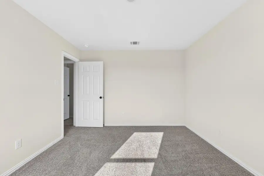 Spacious, unfurnished interior of a new home in , Temple (Image 25).