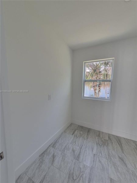 Spacious, unfurnished interior of a new home in , Cape Coral (Image 11).
