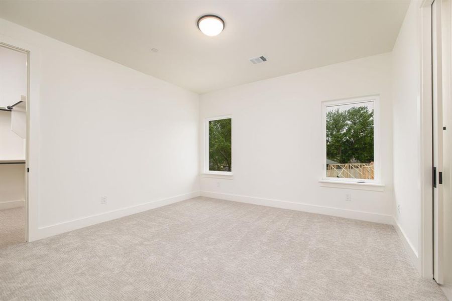 Spacious, unfurnished interior of a new home in Dove Station, Grapevine (Image 24).